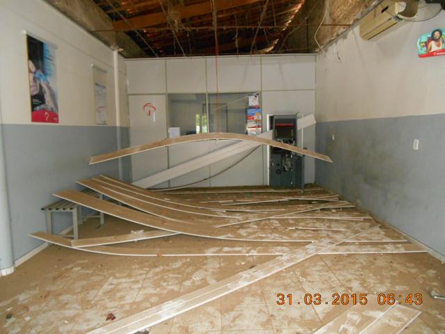 Bandidos explodem caixa eletrônico na cidade de Ipiranga - Imagem 1