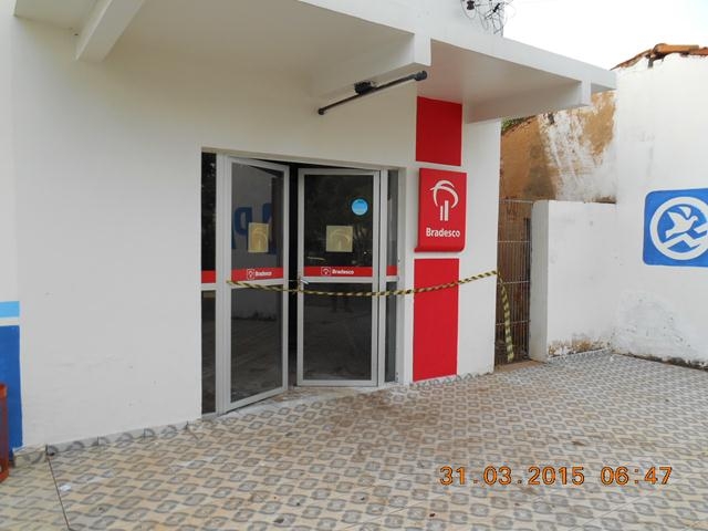 Bandidos explodem caixa eletrônico na cidade de Ipiranga - Imagem 4