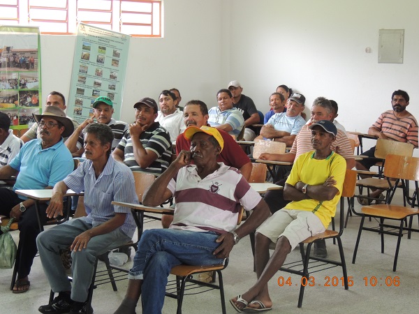 Agricultores familiares de Monsenhor Gil recebem sementes de milho e feijão - Imagem 4