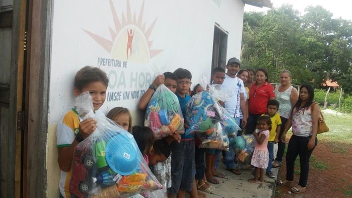 Prefeito Zé Resende entrega presente para crianças, nas escolas do município. - Imagem 18
