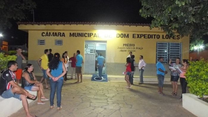 Estudantes conquistam lei para transportes escolar em Dom Expedito Lopes  - Imagem 5