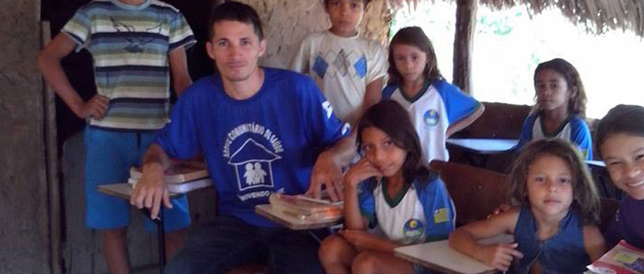 Secretário manda A C S procurarem a justiça para receber 14 salário.