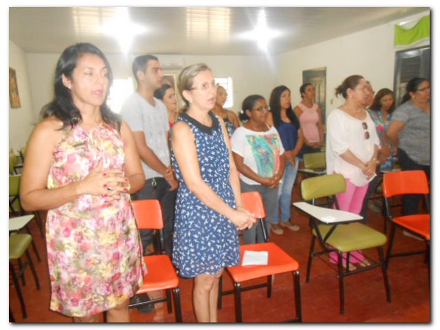 Secretária Municipal de Educação Maria Nilcimar se confraterniza com os funcionários - Imagem 14