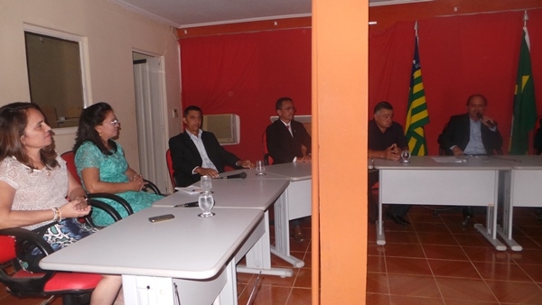 Vice-prefeita Lucia Lacerda assume prefeitura de Pimenteiras - Imagem 10