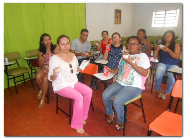 Secretária Municipal de Educação Maria Nilcimar se confraterniza com os funcionários - Imagem 21