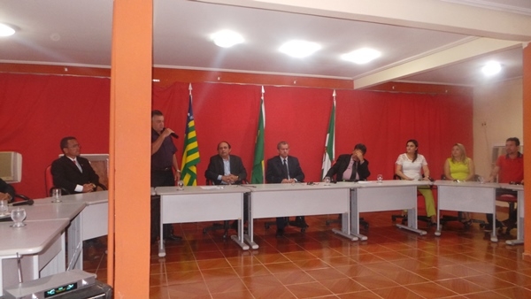 Vice-prefeita Lucia Lacerda assume prefeitura de Pimenteiras - Imagem 12