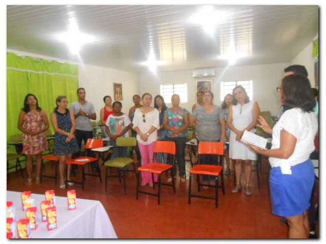 Secretária Municipal de Educação Maria Nilcimar se confraterniza com os funcionários - Imagem 12