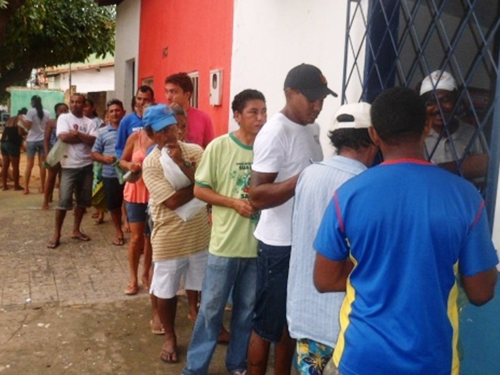 Prefeitura de Oeiras distribui uma tonelada de peixes para população mais carente