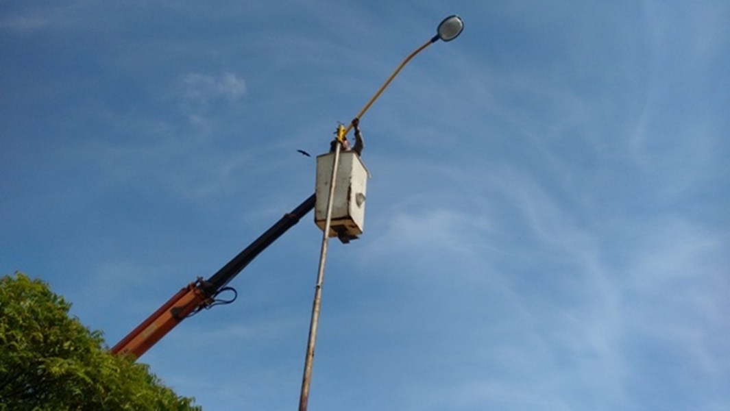 Prefeitura de Santa Rosa substitui iluminação pública no centro da cidade