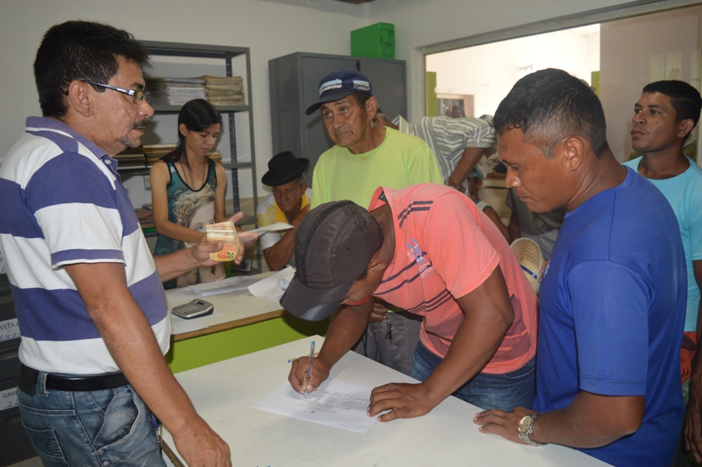 Prefeitura realiza pagamento das diárias para mais de 500 homens do roço das ruas.