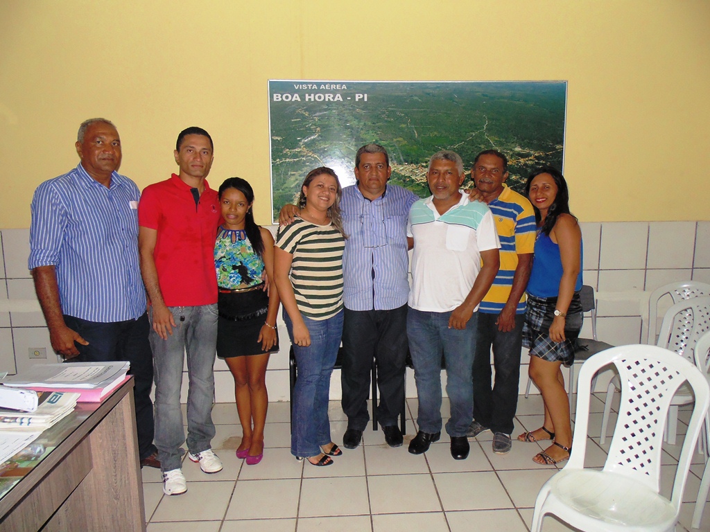 Prefeito Zé Resende empossa novo Secretario de Educação