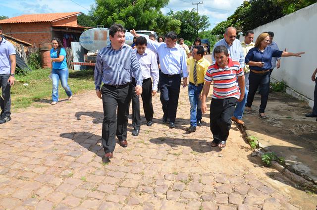 Governador Inaugura Obras em Ipiranga do Piauí - Imagem 60