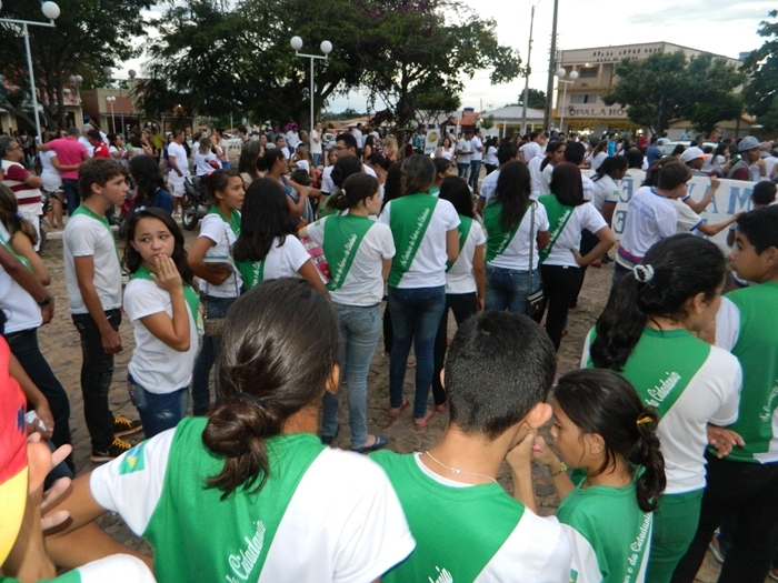Debaixo de chuva, Caminhada pela Paz reuniu centenas de pessoas - Imagem 8