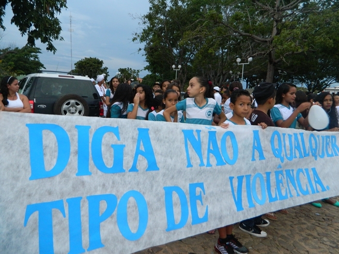 Debaixo de chuva, Caminhada pela Paz reuniu centenas de pessoas - Imagem 7
