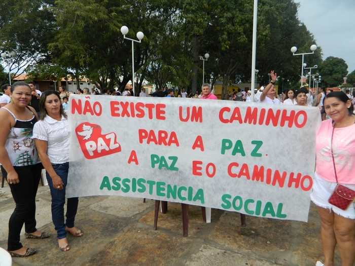 Debaixo de chuva, Caminhada pela Paz reuniu centenas de pessoas - Imagem 3