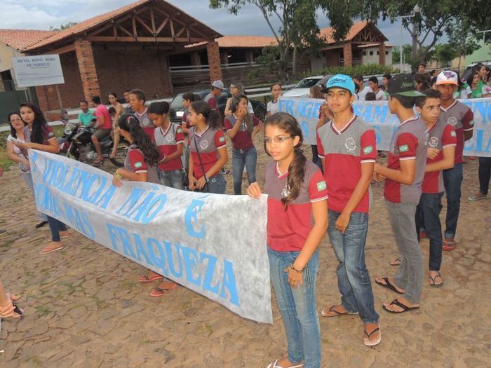 Debaixo de chuva, Caminhada pela Paz reuniu centenas de pessoas - Imagem 36