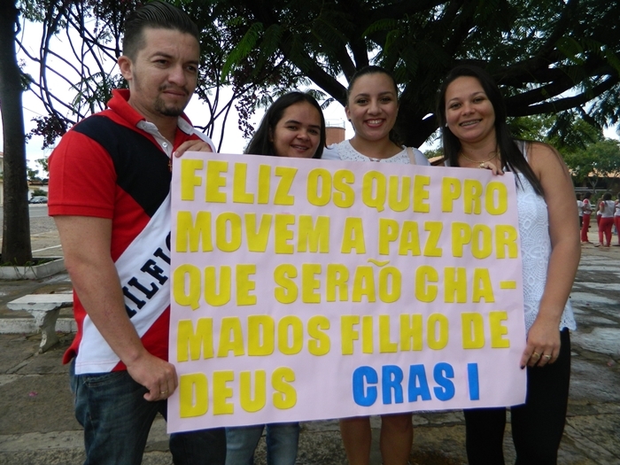 Debaixo de chuva, Caminhada pela Paz reuniu centenas de pessoas - Imagem 2