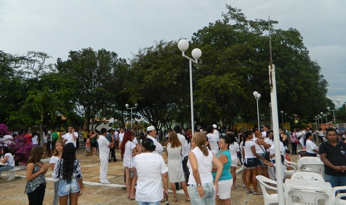 Debaixo de chuva, Caminhada pela Paz reuniu centenas de pessoas - Imagem 5