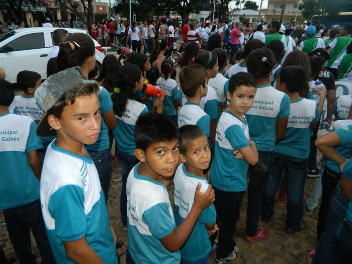 Debaixo de chuva, Caminhada pela Paz reuniu centenas de pessoas - Imagem 9