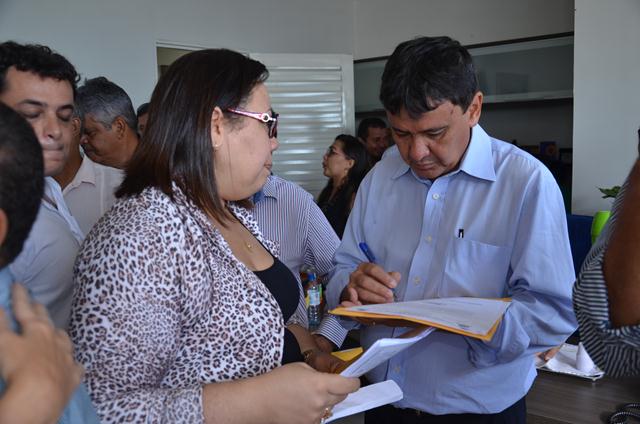 Governador Inaugura Obras em Ipiranga do Piauí - Imagem 43