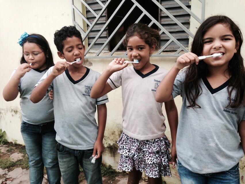 Saúde Bucal – Flúor é aplicada em estudantes das escolas da rede Municipal e Estadual
