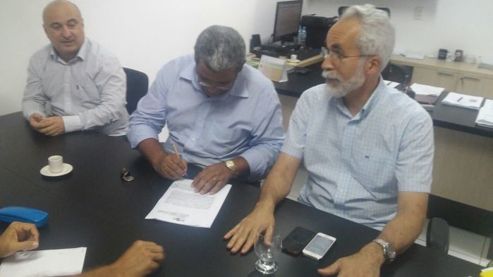 Prefeito Zé Resende assina contrato com a Embrapa, para instalação de Microdestilaria em Boa Hora - Imagem 4