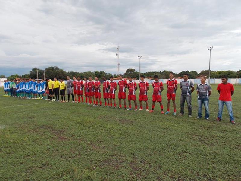 Com 10 equipes, teve início o Campeonato Municipal de Futebol