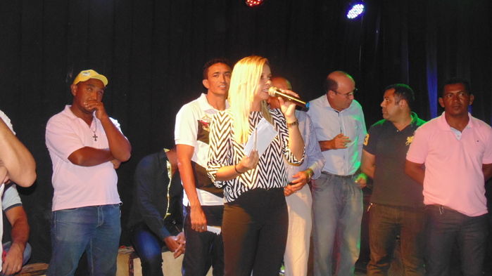 Prefeito e autoridades fazem entrega de prêmios  a vencedores de competições - Imagem 16