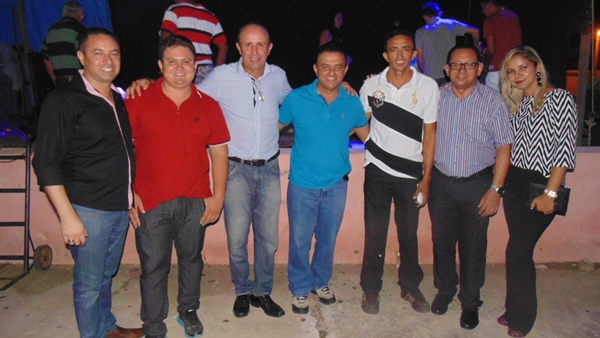 Festividade do aniversário da cidade de Santo Inácio do Piauí termina com show em praça pública - Imagem 3