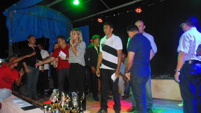 Prefeito e autoridades fazem entrega de prêmios  a vencedores de competições - Imagem 3