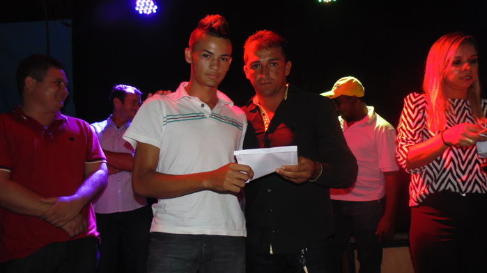 Prefeito e autoridades fazem entrega de prêmios  a vencedores de competições - Imagem 22