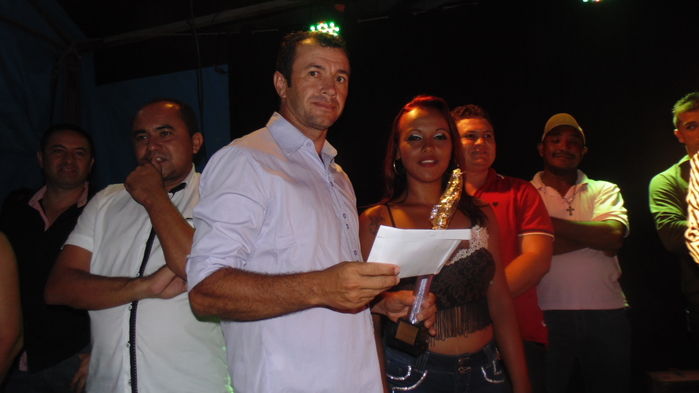 Prefeito e autoridades fazem entrega de prêmios  a vencedores de competições - Imagem 15