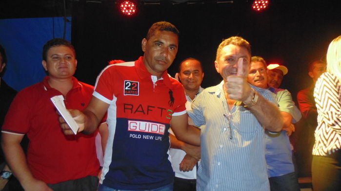 Prefeito e autoridades fazem entrega de prêmios  a vencedores de competições - Imagem 20