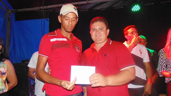 Prefeito e autoridades fazem entrega de prêmios  a vencedores de competições - Imagem 10