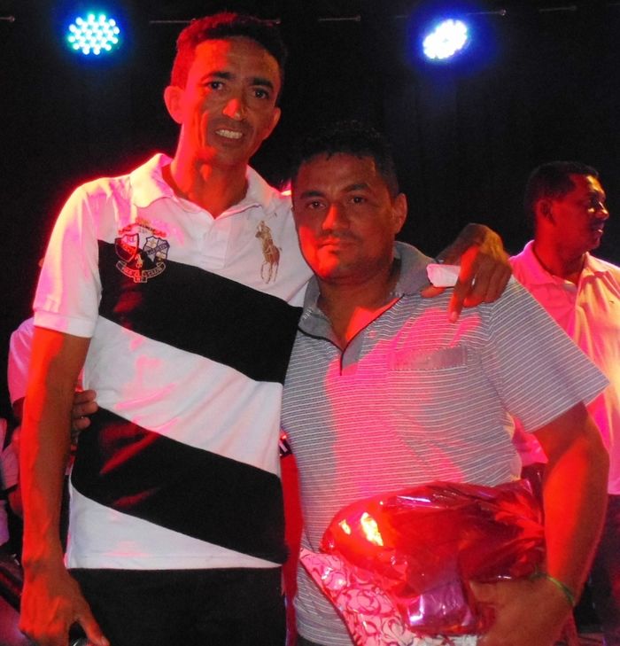 Prefeito e autoridades fazem entrega de prêmios  a vencedores de competições - Imagem 28