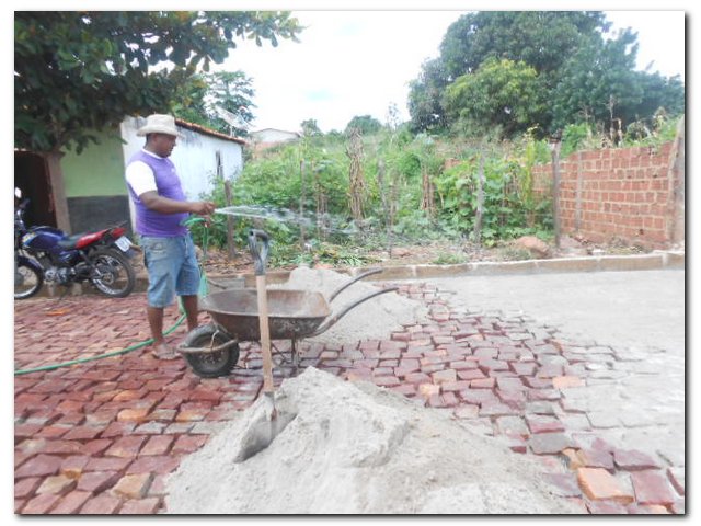 Prefeitura Municipal de Inhuma beneficia com Pavimentação moradores da Rua José Carlos Leal - Imagem 3