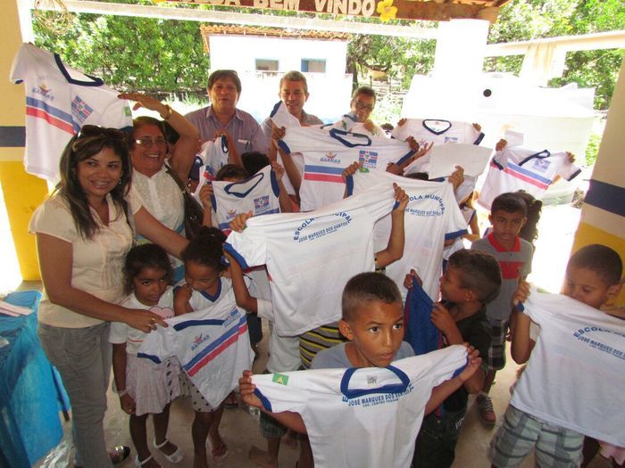 Alunos da rede municipal de Barras recebem fardamento escolar - Imagem 27