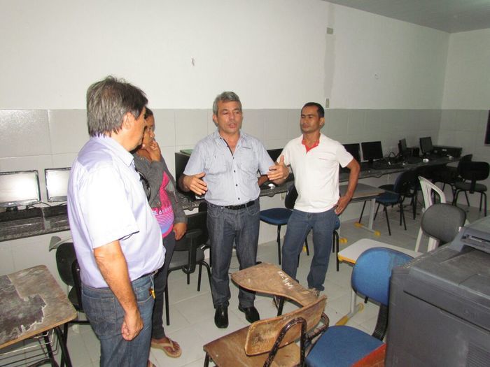 Alunos da rede municipal de Barras recebem fardamento escolar - Imagem 33