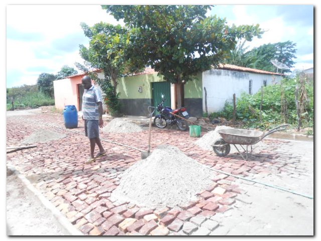 Prefeitura Municipal de Inhuma beneficia com Pavimentação moradores da Rua José Carlos Leal - Imagem 4