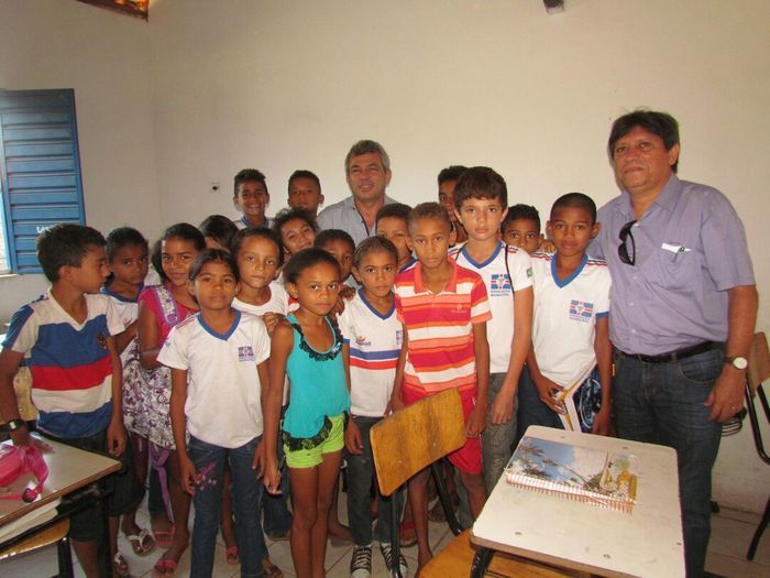 Alunos da rede municipal de Barras recebem fardamento escolar - Imagem 37