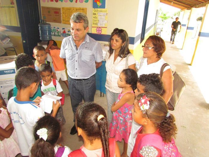 Alunos da rede municipal de Barras recebem fardamento escolar - Imagem 18