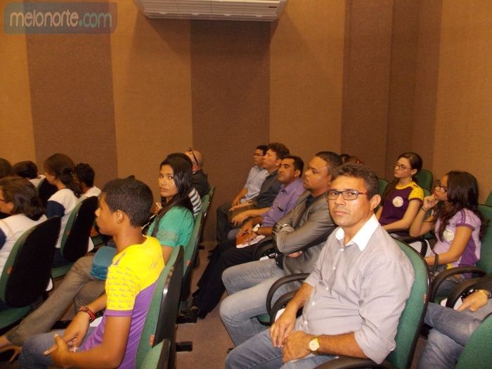 Alunos medalhistas participam de palestra com o Ministro Mangabeira Unger - Imagem 1