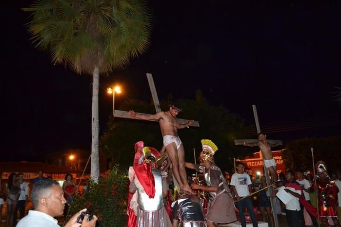 Via Sacra emociona população barrense - Imagem 32