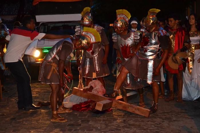 Via Sacra emociona população barrense - Imagem 25