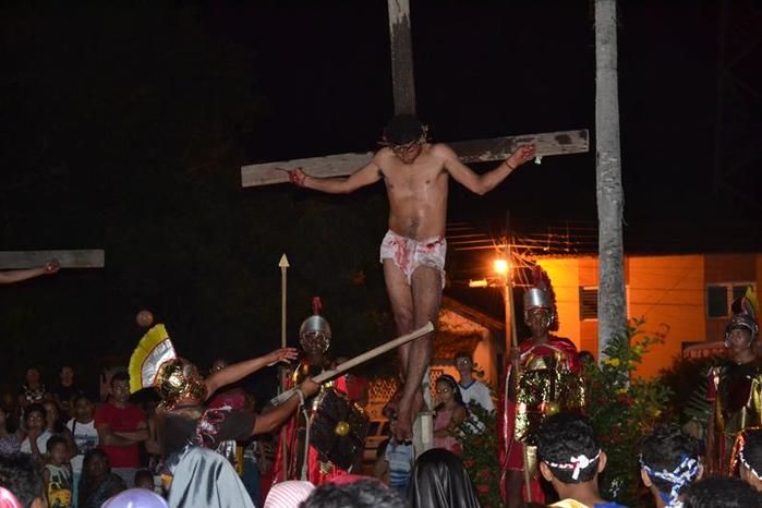 Via Sacra emociona população barrense - Imagem 33