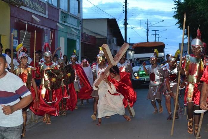 Via Sacra emociona população barrense - Imagem 12
