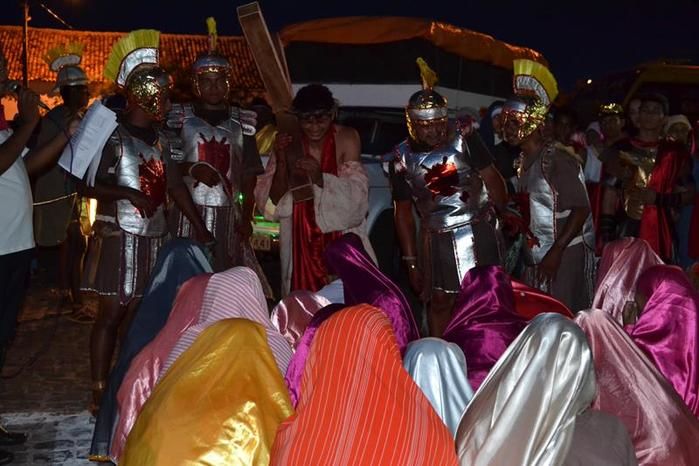 Via Sacra emociona população barrense - Imagem 28