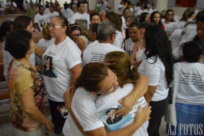 Emoção marca a missa de 01 ano de falecimento da saudosa Neylivia - Imagem 24