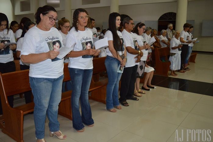 Emoção marca a missa de 01 ano de falecimento da saudosa Neylivia - Imagem 8