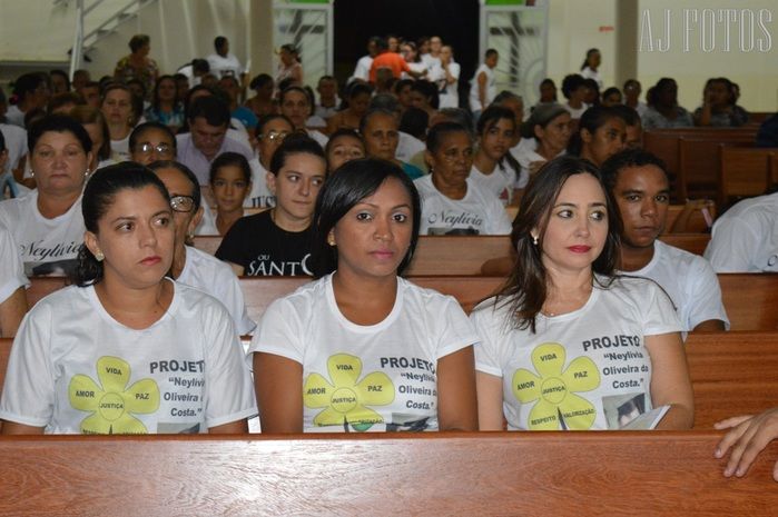 Emoção marca a missa de 01 ano de falecimento da saudosa Neylivia - Imagem 2